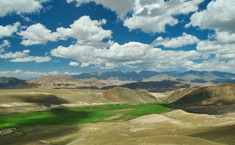景观中央夏天IssykKul湖附近公路吉尔斯坦中亚位于纳伦省Kochkor区图片