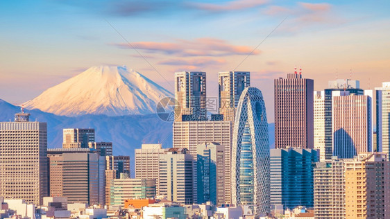 天空日本东京线和山佛吉的全景观城市暮图片