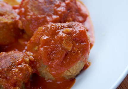 蔬菜胡椒脆的摩洛哥美食番茄酱中的鱼丸土豆酱图片