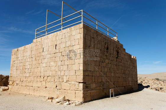 著名的沙漠古石塔废墟妈图片
