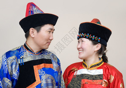 亲属微笑aBuryat蒙古年轻夫妇丈和妻子感情图片