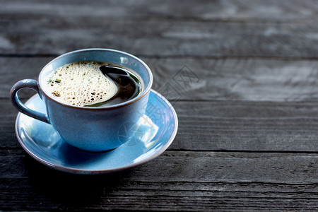 咖啡店白色的一杯蓝咖啡种子图片