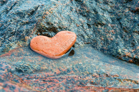 象征温泉心形海石形海情人节图片