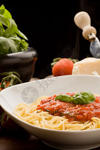 意大利面和番茄酱及其成份相片环形体一顿饭橄榄好的图片