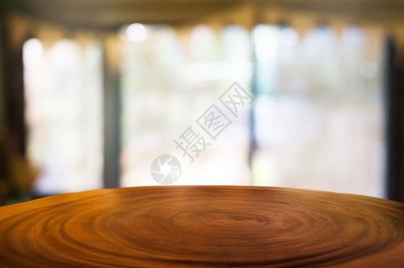 剪辑优质的咖啡店餐厅背景模糊的咖啡厅面前空木板桌图像可以是摆放产品质地图片