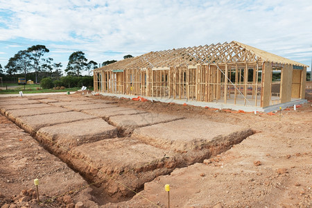 基础新的建造住宅筑房屋以蓝天为基准图片