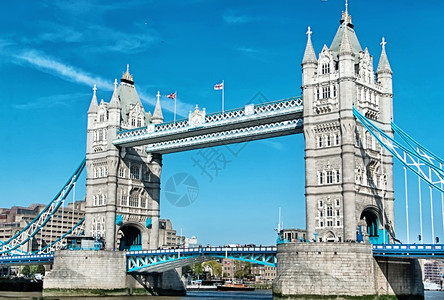 英国伟大的蓝色阳光明媚春天伦敦塔桥图片
