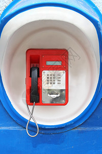 联系户外墙上蓝色隔间用红公电话付费绞刑图片