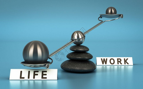 蓝背景工作人生选择概念工作和生活平衡概念蓝色工作与生活平衡概念的锯木上两个不同大小的球体退休请享用心理学图片