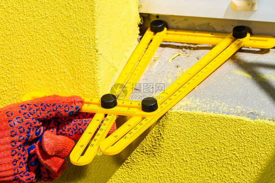 窗口斜坡的黄色多功能标尺定点角的建设者功率工业的措施具图片