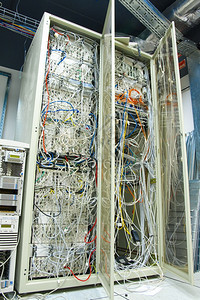 电线互联网数据中心的服务器硬件和Name平行线商业图片