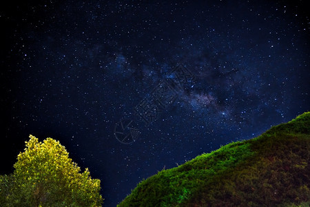 一看部分挤奶的星系充满恒和行的方式微光云夜晚图片