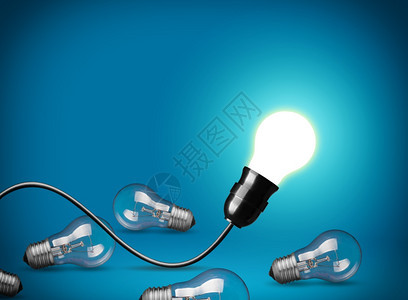商业家庭进化理想概念与照明灯泡图片