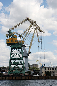 乌克兰塞瓦斯托波尔海港货运井架航图片
