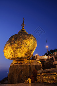 黄金之夜缅甸京城灵佛教著名的图片