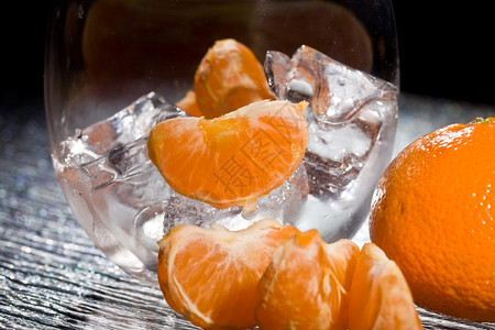 立方体不含酒精凉爽的冰块上可口橙色漫画照片图片