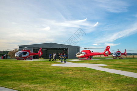 直升机为澳大利亚维多洋路提供游览服务公园海岸线惊人的图片