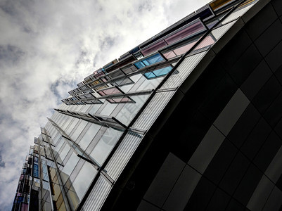 视窗办公室对称建筑结构英国图片