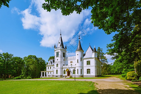 外部的欧洲都铎式拉脱维亚斯塔梅里耶纳的旧宫殿拉脱维亚斯塔梅里耶纳的旧宫殿图片