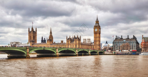 天伊丽莎白与时钟塔和议会大厦一起对伦敦的全景概览旅行图片