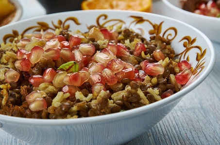 扁豆MujadaraLentitils和大米洋葱中东菜食传统各种盘顶视美食黎巴嫩人图片