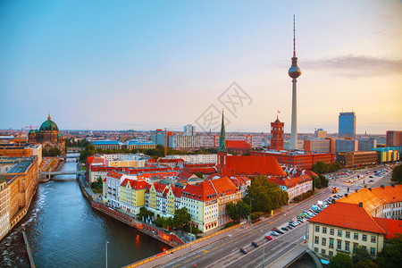 概述德语日出时对国柏林的空中概览早晨图片