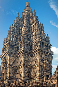 Prambanan或CandiRaraJonggrang是印度尼西亚爪哇的印度教寺庙专门用于Trimurti造物主布拉马维什努保图片