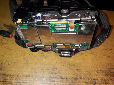 修理数码SLR摄像机和微电子单反维护技术图片