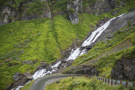 风景优美挪威以山为背景的北无地边likholefossen瀑布区小门户14图片