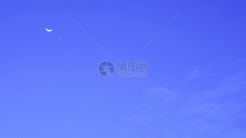 户外新月蓝夜天空中星云和白自然夜空背景风格极小泰国月光图片