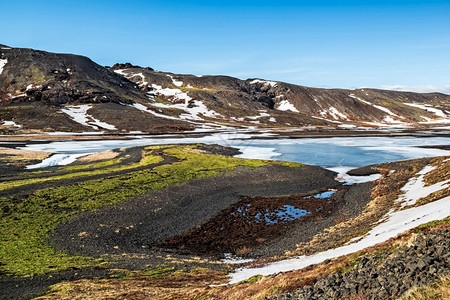 颜色雷克雅内斯半岛Krysuvik硫化区附近冰岛的Kleifarvatn湖冬季和阳光明媚的冰岛克里苏维水平的图片