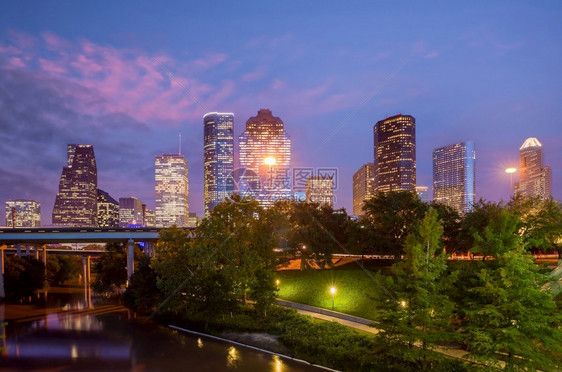 城市的美国得克萨斯州休顿市中心天线城景色日落时建筑学商业图片