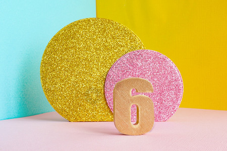 金色6号币蓝黄粉和两颗闪亮金银粉红色圆圈生日贺卡概念快乐界片假期图片