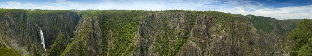 森林全景WollomombiFalls澳大利亚最高的瀑布之一岩石图片