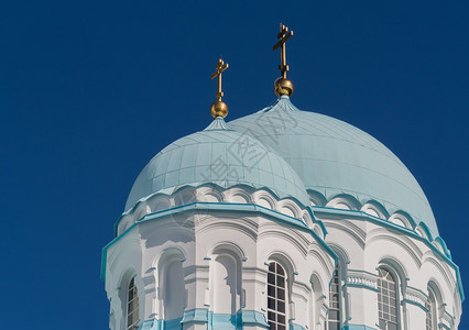 SpasoPreobrazhensky大教堂白蓝色穹顶钟楼外部的景观图片