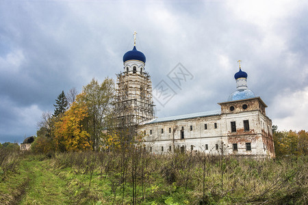 旅游恢复俄罗斯亚拉夫尔地区Pustyn村Bogoroditsky修道院的Isakovsky圣诞寺庙伊萨科夫斯基图片