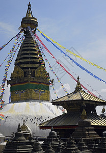 旅行眼睛在尼泊尔加德满都的SwayambhunathStupapa佛祖全见地注视着印度教徒尊崇佛建筑群旅游图片