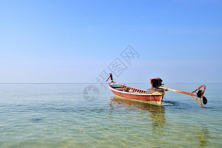 风景传统长尾船在海上的白天泰国当地的海滩图片