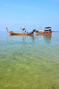时间传统长尾船在海上的白天泰国海洋热带图片