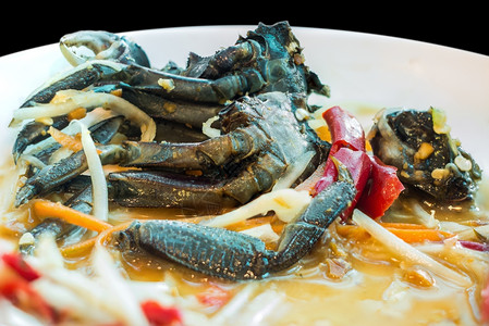 辣椒螃蟹泰国SomTum辣木瓜沙拉加咸螃蟹番茄晚餐背景