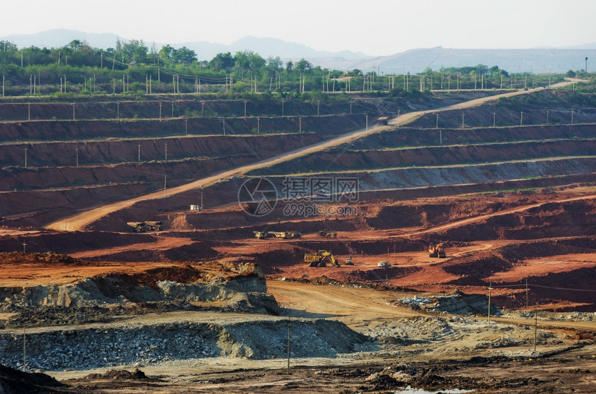 倾倒煤矿的景观大机器正在工作MaeMohLampang煤矿物质岩石图片