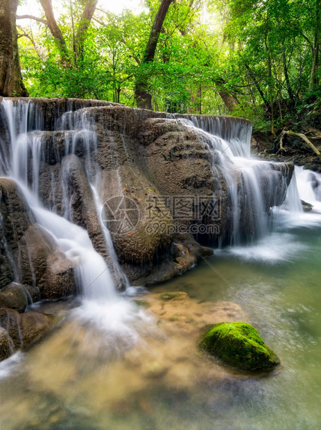 泰国Kanchanaburi的Srinakarin大坝瓦伊梅卡明瀑布诗娜琳荒野景观图片