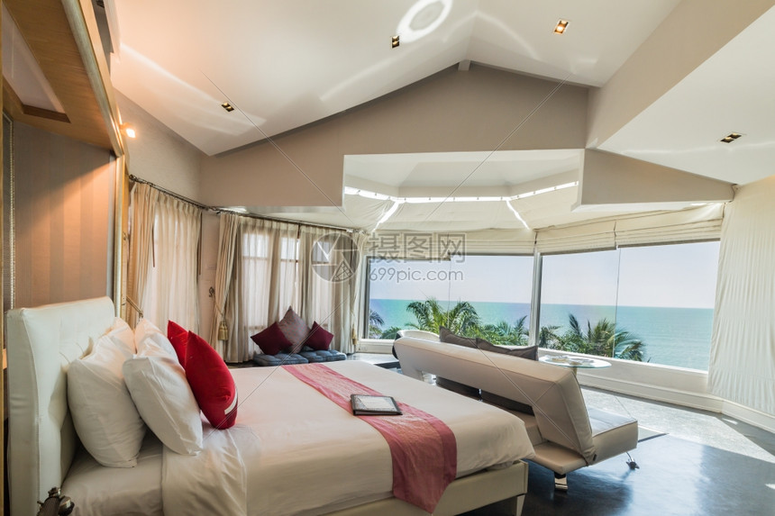 采取现时的客厅风格有床和海观度假村泰国枕头装饰风格图片