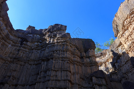 云美丽的岩石悬崖多的历史图片