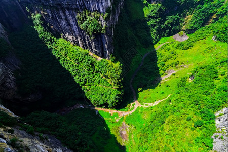 青组分山长水峡谷Difeng的WulongKarst石灰岩层这是武龙家世界自然遗产的重要组成部分图片