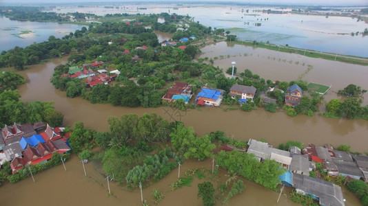 季节人们自然泰国Ayutthaya省洪水的空中景象图片