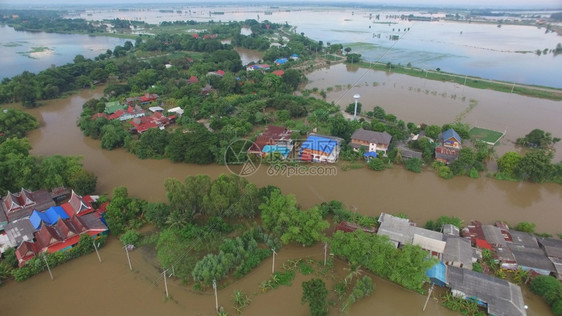 季节人们自然泰国Ayutthaya省洪水的空中景象图片