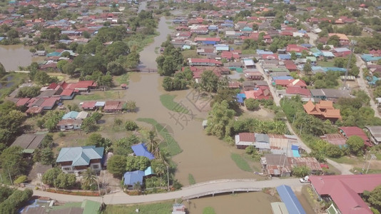 湿的灾难泰国Ayutthaya省洪水的空中景象图片