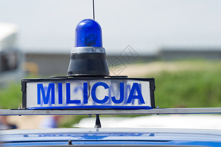 旧式警车上闪亮蓝色报灯的详细信息警卫救援刑事图片