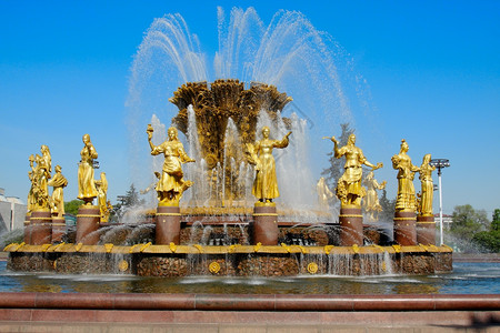 一种天空水VDNHVVC莫斯科人民友谊之泉的雕塑展览中心人与之间的不连续友谊图片